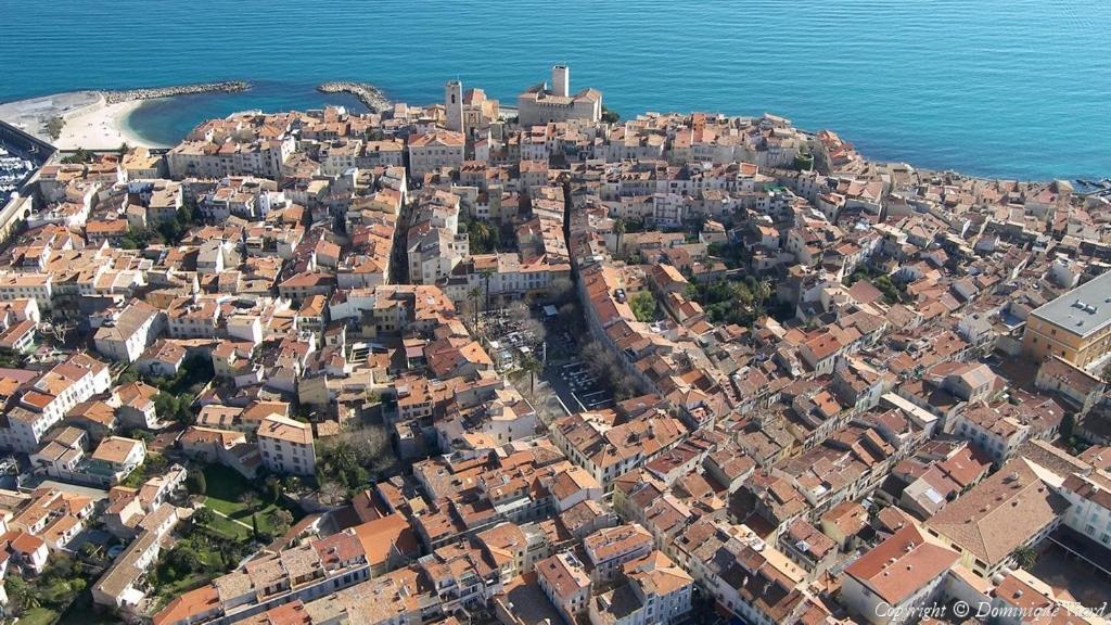 Freshly Tastefully Renovated Apartments In Heart Of Old Antibes Luaran gambar