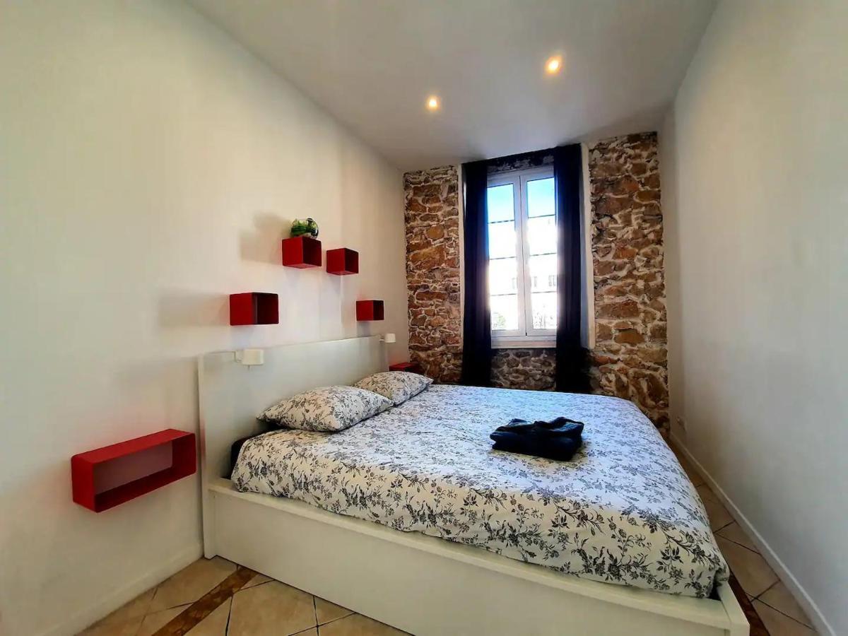 Freshly Tastefully Renovated Apartments In Heart Of Old Antibes Luaran gambar
