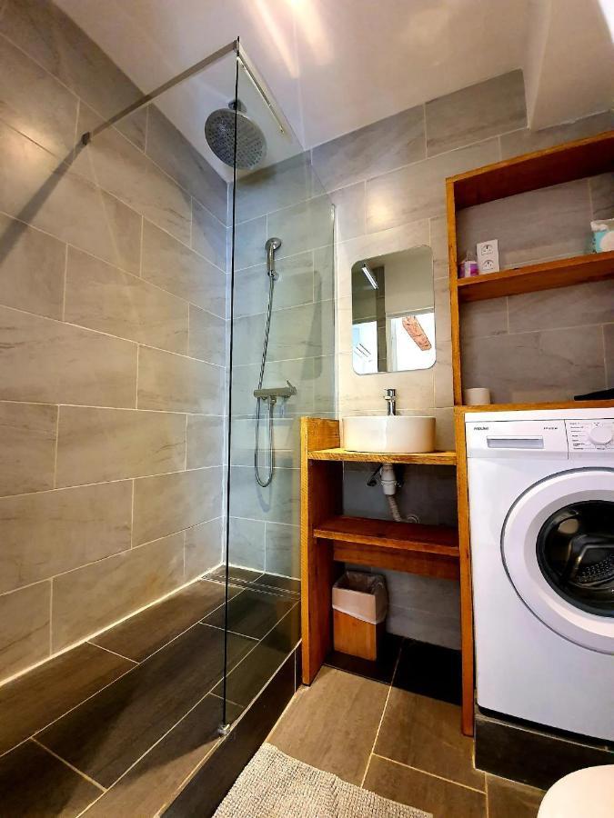 Freshly Tastefully Renovated Apartments In Heart Of Old Antibes Luaran gambar