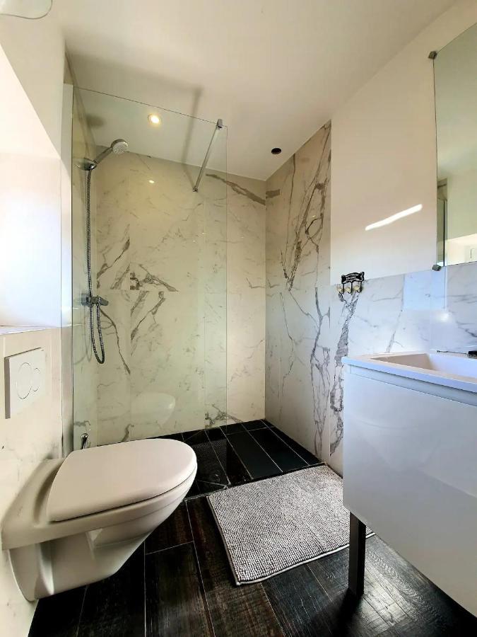 Freshly Tastefully Renovated Apartments In Heart Of Old Antibes Luaran gambar