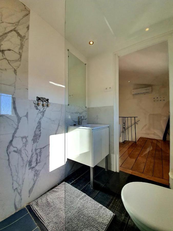 Freshly Tastefully Renovated Apartments In Heart Of Old Antibes Luaran gambar