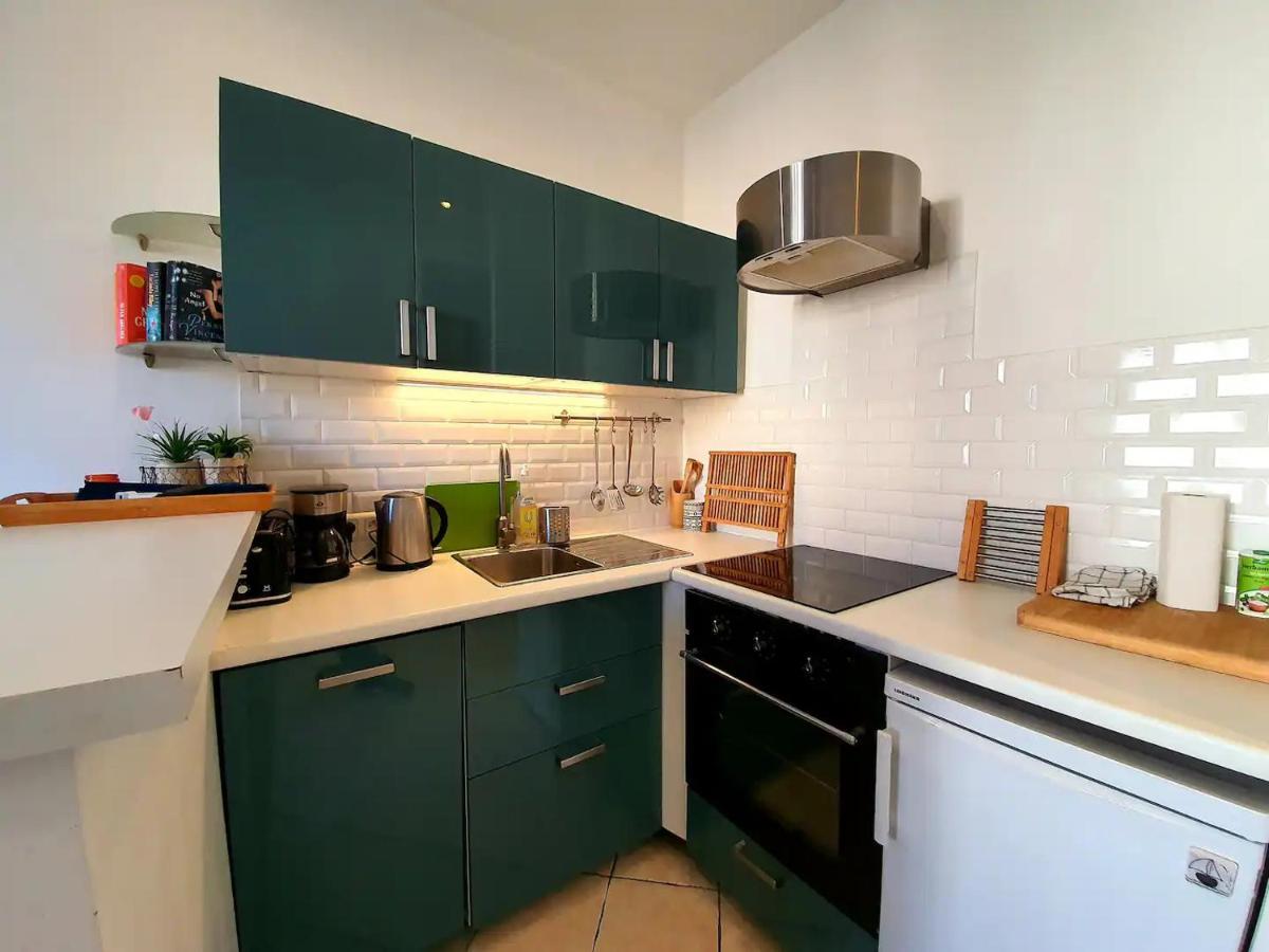 Freshly Tastefully Renovated Apartments In Heart Of Old Antibes Luaran gambar