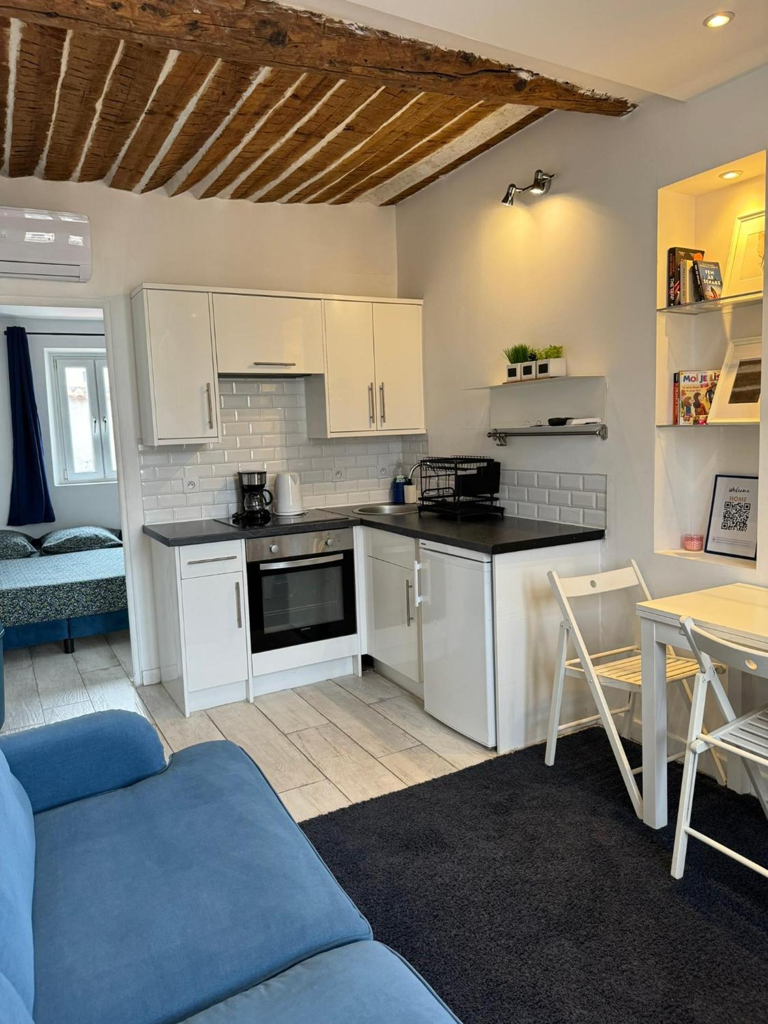 Freshly Tastefully Renovated Apartments In Heart Of Old Antibes Luaran gambar